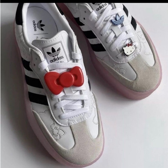 Hello kitty sambas - Picture 2 of 4